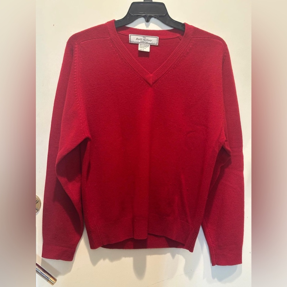 Classic Red V-Neck Sweater for Men 💯 cashmere